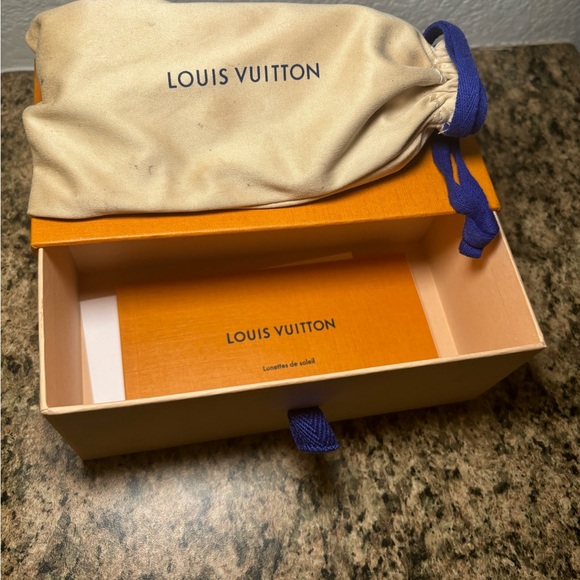 LV Jewel Square Sunglasses - Picture 5 of 7
